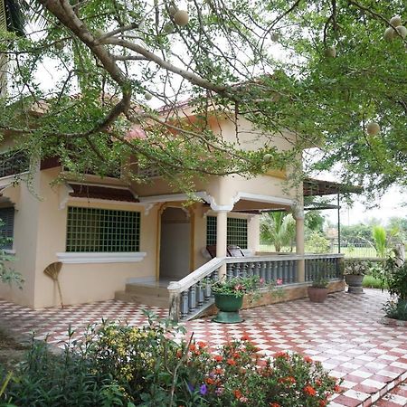 Meas Family Homestay Angk Ta Saom Bagian luar foto