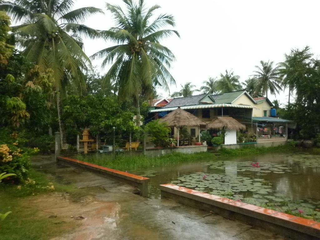 Meas Family Homestay Angk Ta Saom Bagian luar foto