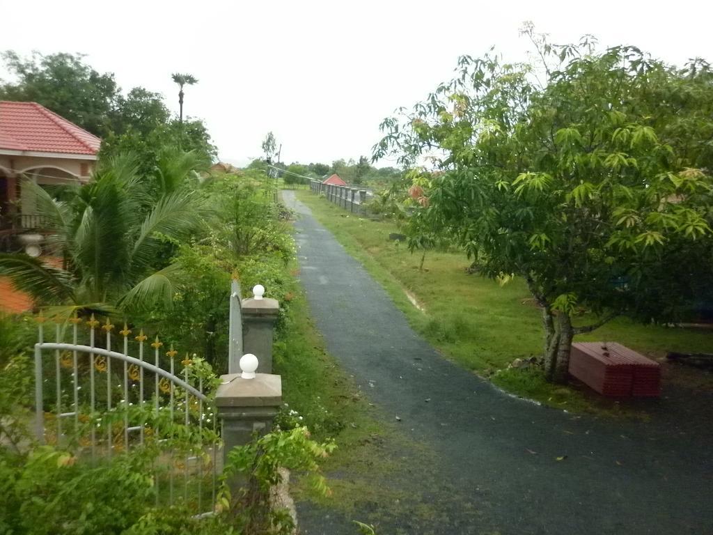 Meas Family Homestay Angk Ta Saom Bagian luar foto