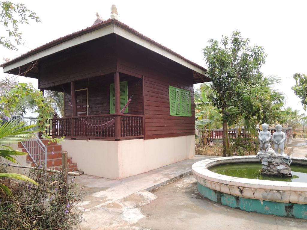 Meas Family Homestay Angk Ta Saom Bagian luar foto